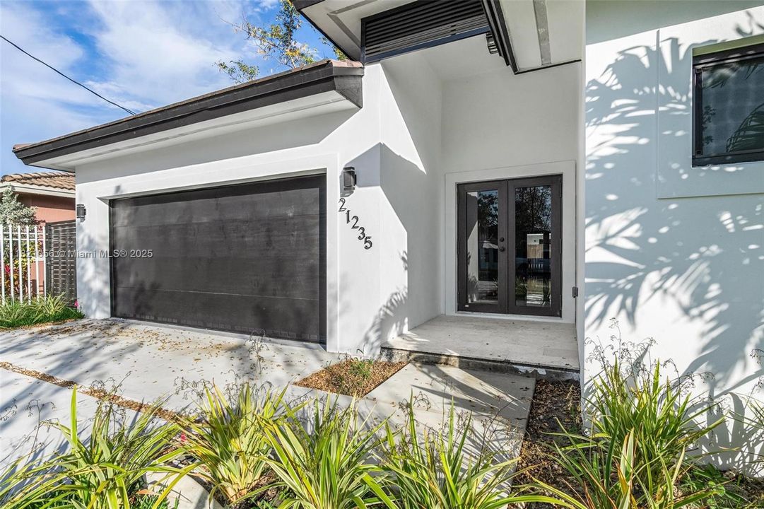 Active With Contract: $799,000 (4 beds, 3 baths, 2095 Square Feet)