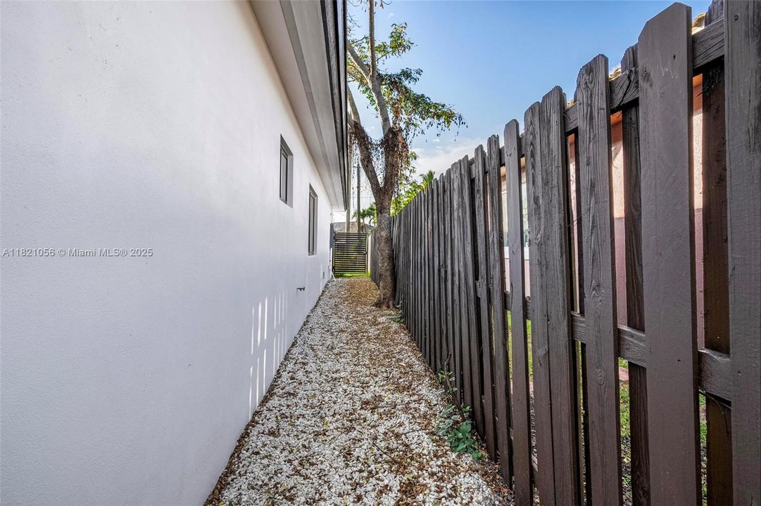 Active With Contract: $799,000 (4 beds, 3 baths, 2095 Square Feet)