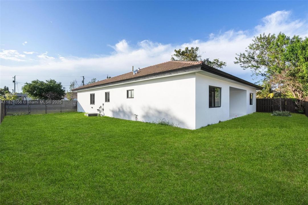 Active With Contract: $799,000 (4 beds, 3 baths, 2095 Square Feet)