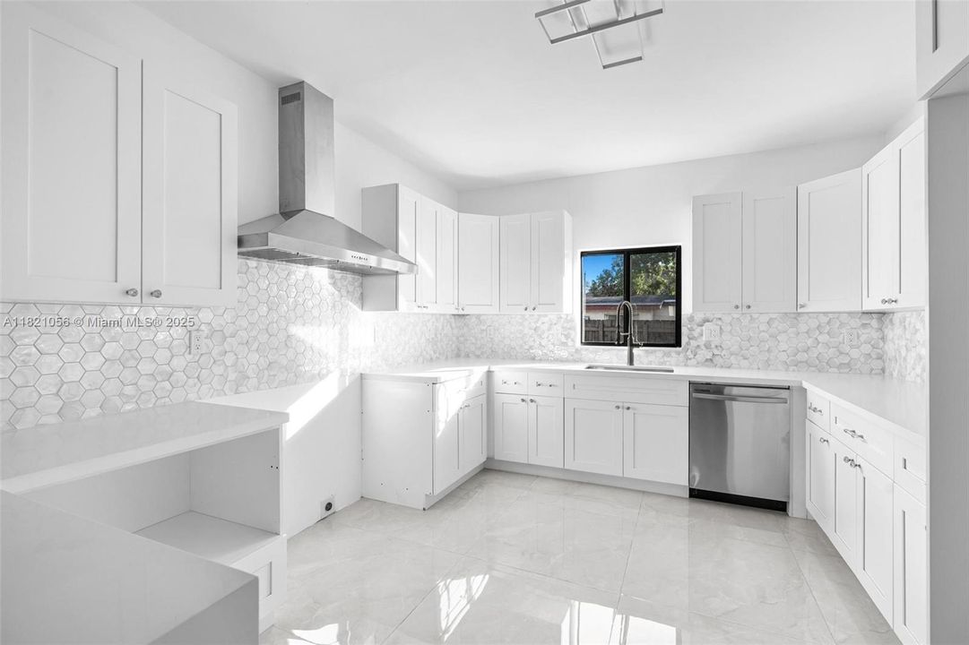 Active With Contract: $799,000 (4 beds, 3 baths, 2095 Square Feet)