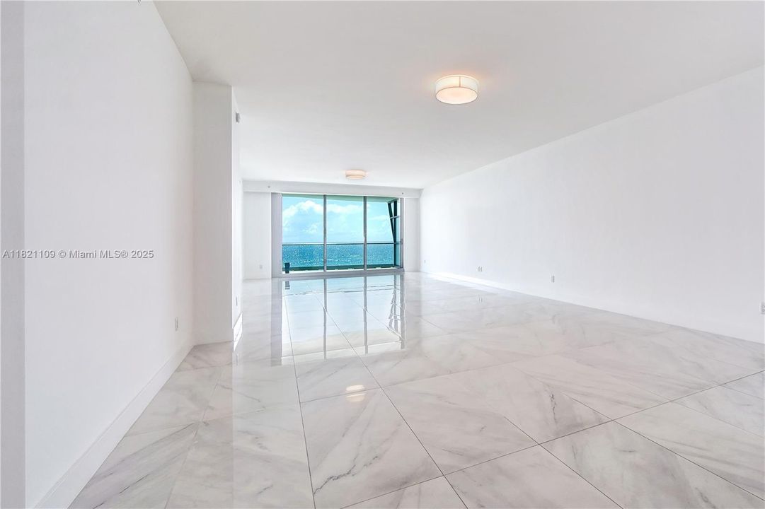 Под контрактом: $39,000 (4 спален, 4 ванн, 3453 Квадратных фут)