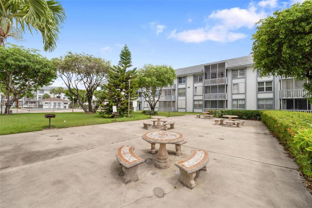 待售: $264,900 (2 贝兹, 2 浴室, 902 平方英尺)