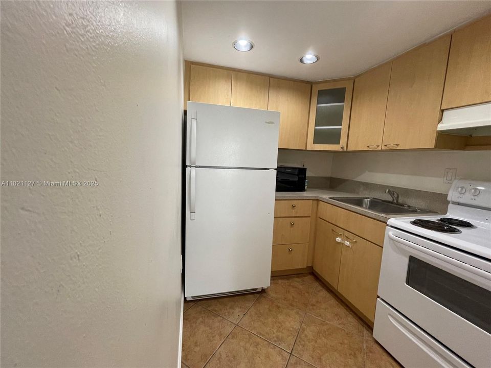 Recently Sold: $250,000 (1 beds, 1 baths, 578 Square Feet)