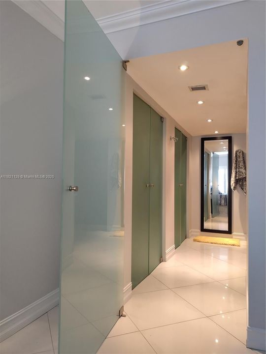 For Sale: $915,000 (2 beds, 2 baths, 1311 Square Feet)