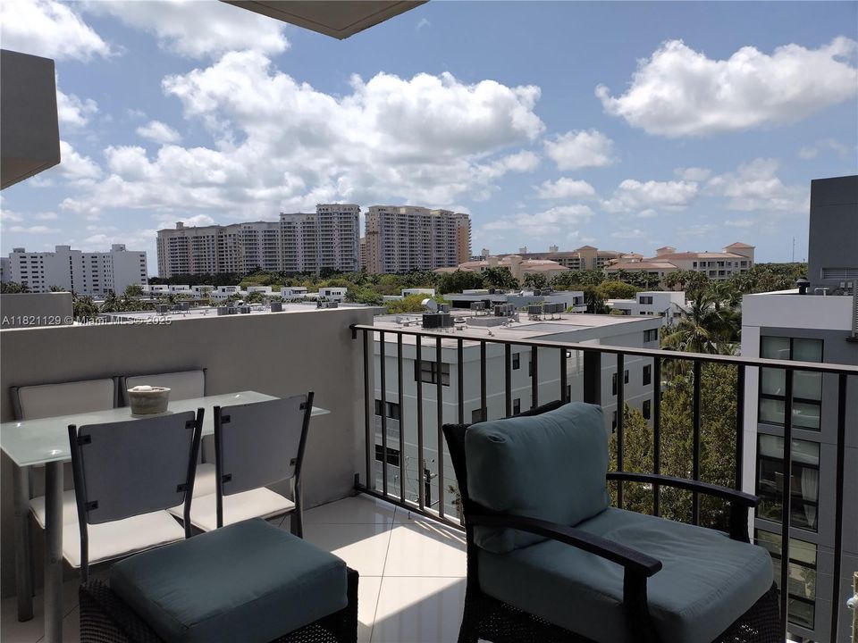 For Sale: $915,000 (2 beds, 2 baths, 1311 Square Feet)