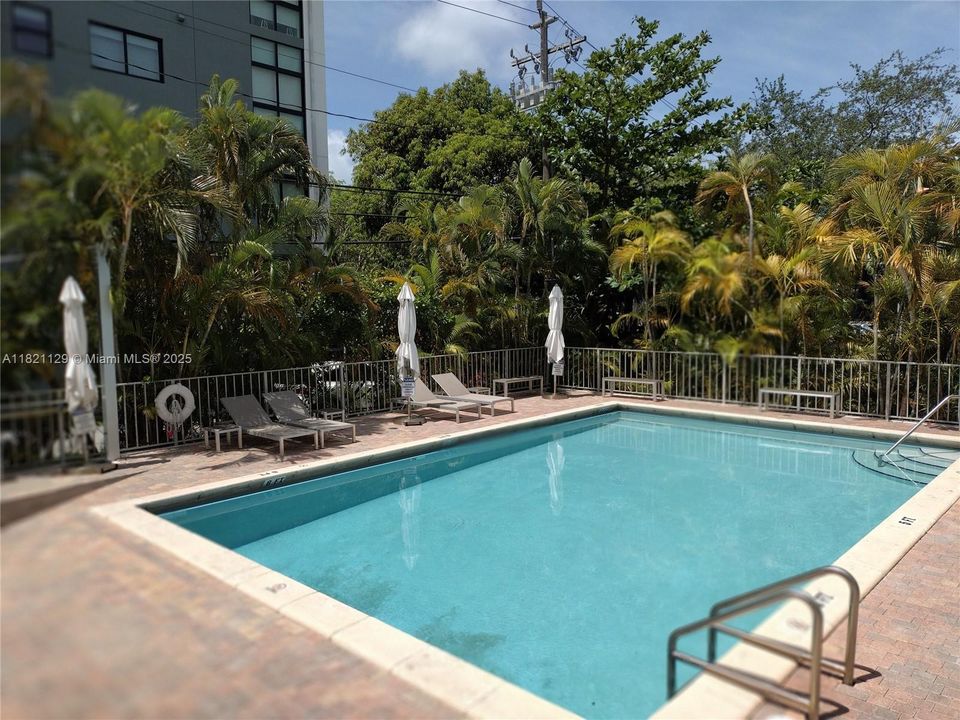 For Sale: $915,000 (2 beds, 2 baths, 1311 Square Feet)