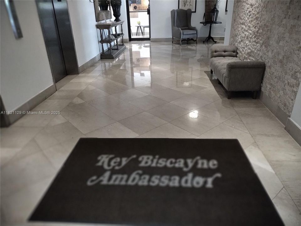 For Sale: $915,000 (2 beds, 2 baths, 1311 Square Feet)