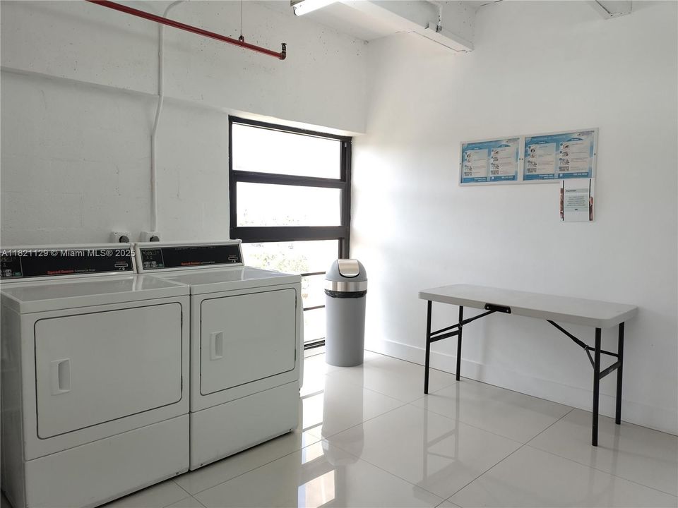 For Sale: $915,000 (2 beds, 2 baths, 1311 Square Feet)