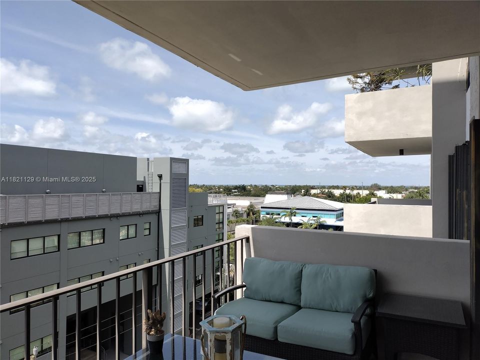 For Sale: $915,000 (2 beds, 2 baths, 1311 Square Feet)