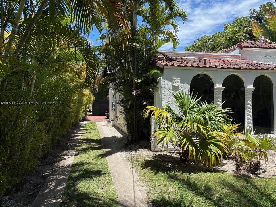 For Sale: $2,650,000 (5 beds, 3 baths, 2263 Square Feet)