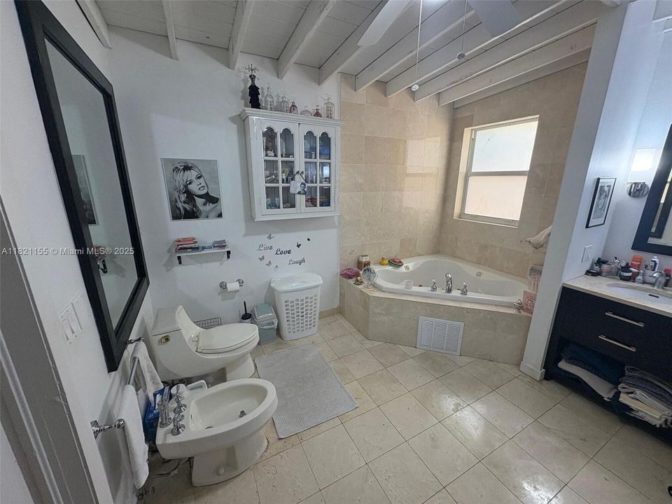 For Sale: $2,650,000 (5 beds, 3 baths, 2263 Square Feet)