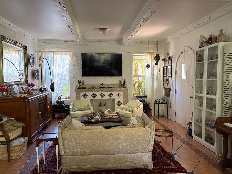 For Sale: $2,650,000 (5 beds, 3 baths, 2263 Square Feet)