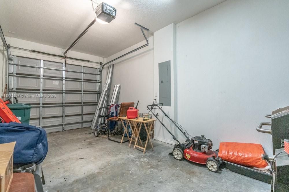 待售: $355,000 (3 贝兹, 2 浴室, 1924 平方英尺)