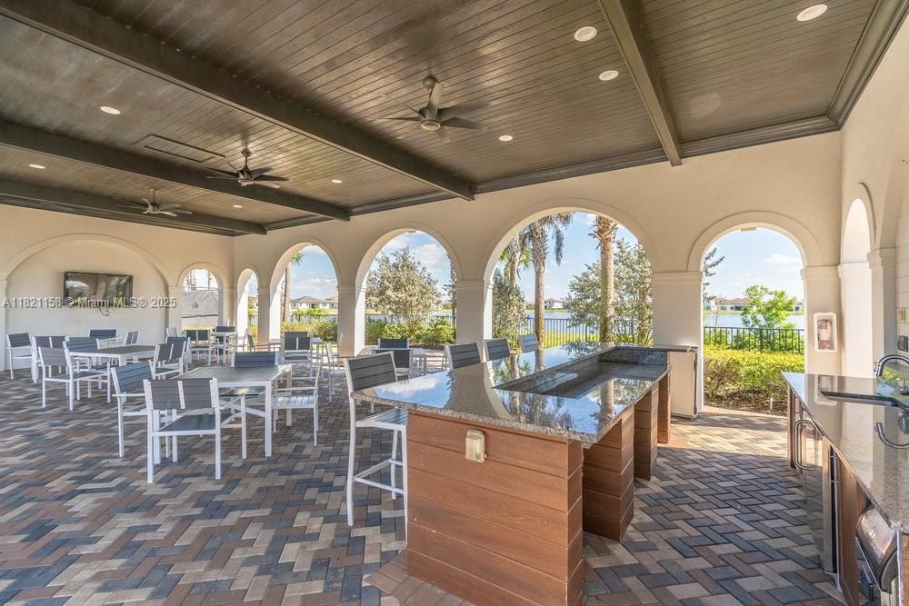 待售: $355,000 (3 贝兹, 2 浴室, 1924 平方英尺)