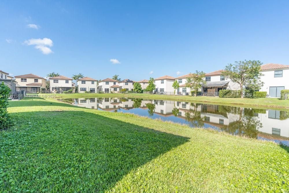 待售: $355,000 (3 贝兹, 2 浴室, 1924 平方英尺)