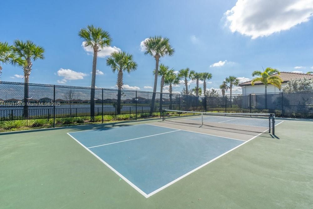 待售: $355,000 (3 贝兹, 2 浴室, 1924 平方英尺)