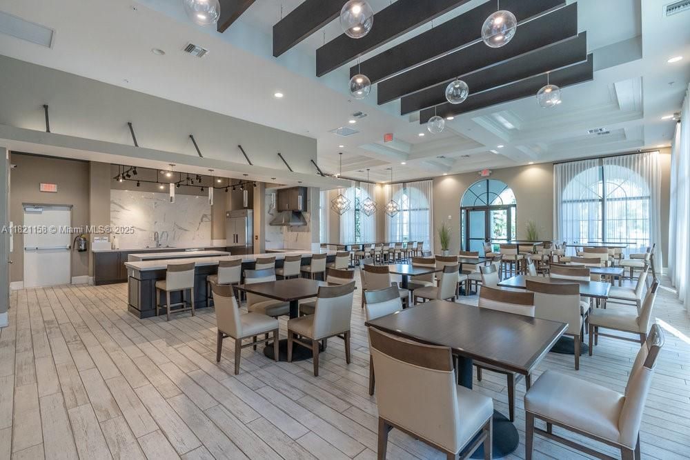 待售: $355,000 (3 贝兹, 2 浴室, 1924 平方英尺)