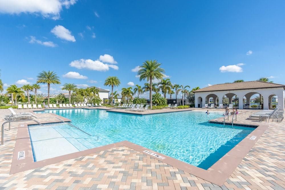 待售: $355,000 (3 贝兹, 2 浴室, 1924 平方英尺)