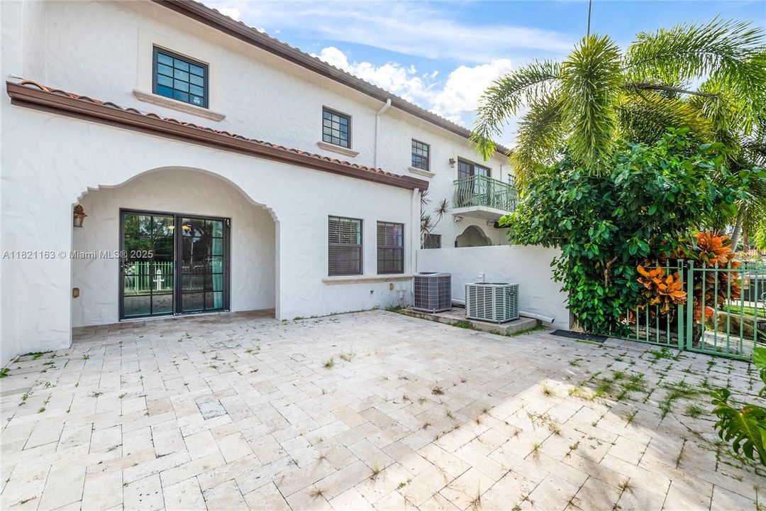 Recently Sold: $635,000 (3 beds, 2 baths, 2017 Square Feet)