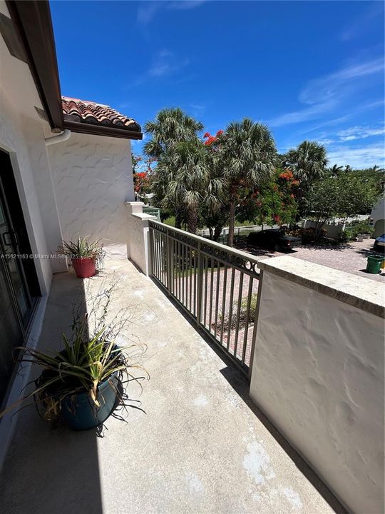 Recently Sold: $635,000 (3 beds, 2 baths, 2017 Square Feet)