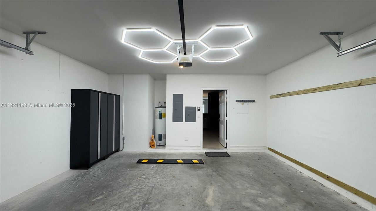 Recently Sold: $635,000 (3 beds, 2 baths, 2017 Square Feet)