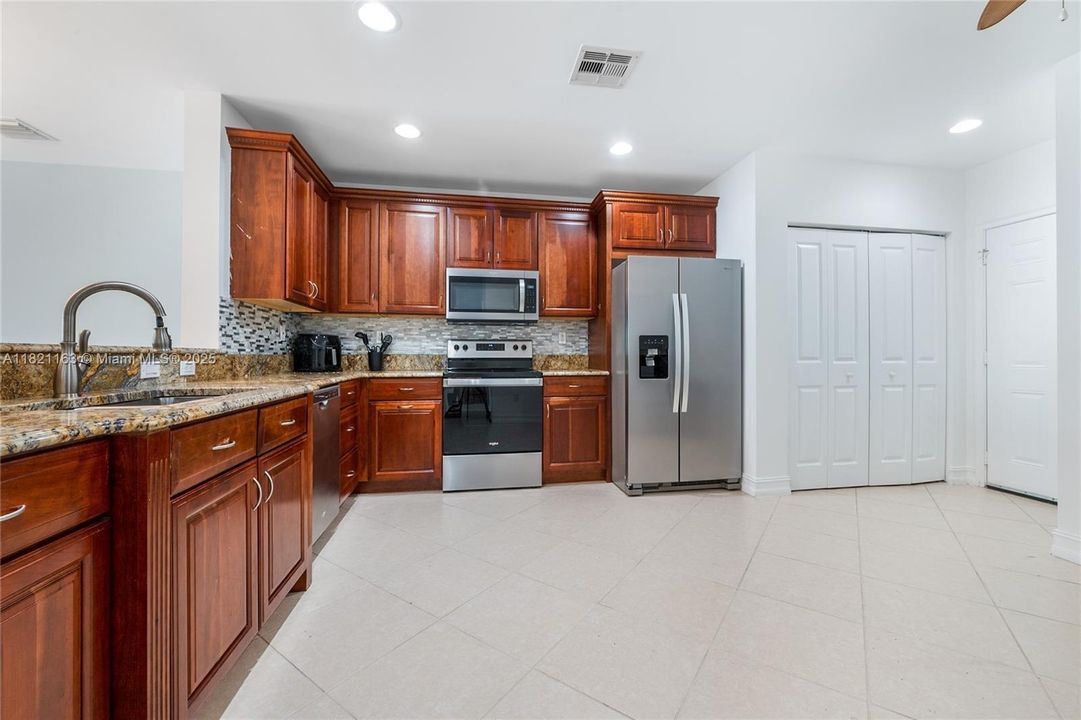 Recently Sold: $635,000 (3 beds, 2 baths, 2017 Square Feet)