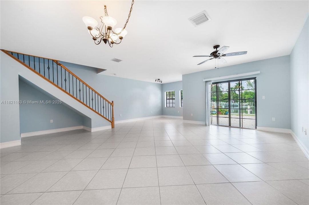 Recently Sold: $635,000 (3 beds, 2 baths, 2017 Square Feet)