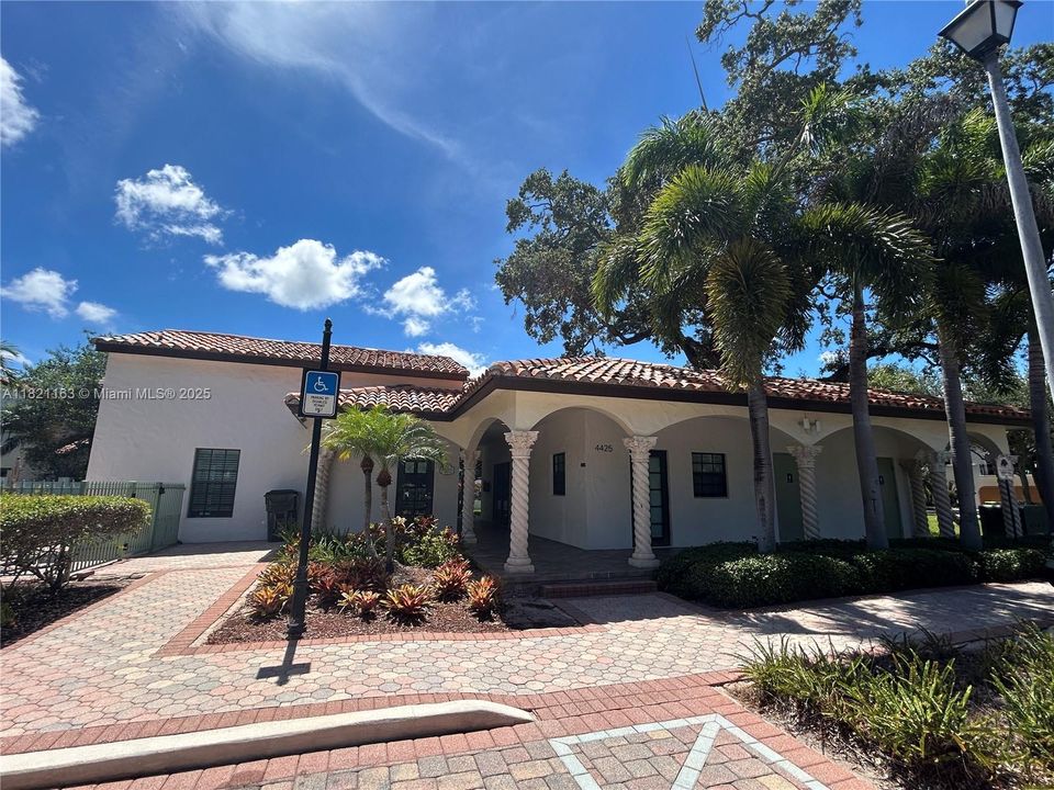 Recently Sold: $635,000 (3 beds, 2 baths, 2017 Square Feet)