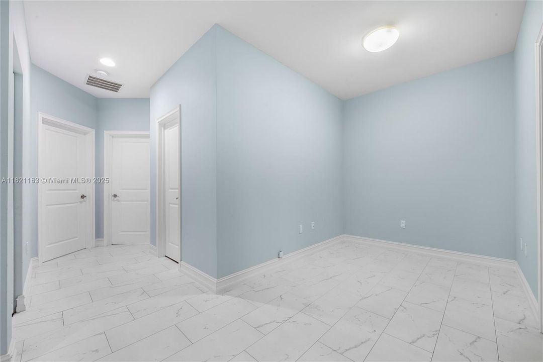 Recently Sold: $635,000 (3 beds, 2 baths, 2017 Square Feet)