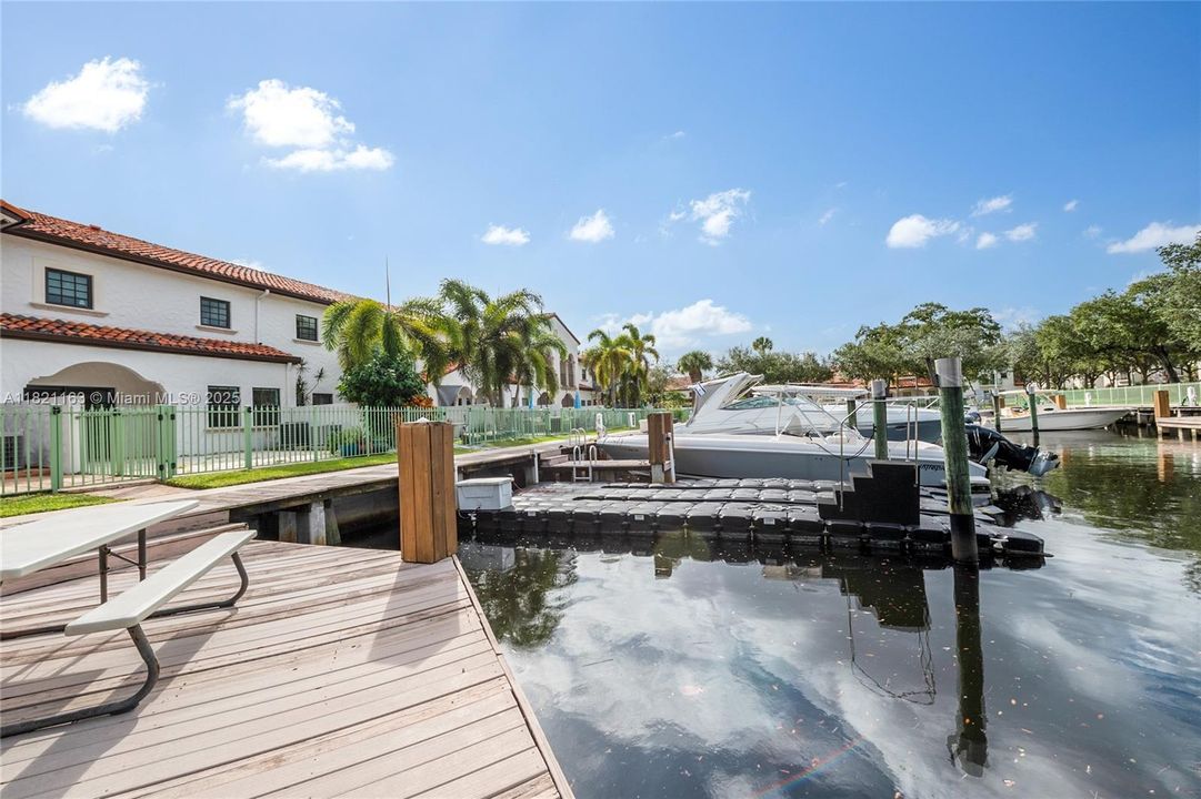 Recently Sold: $635,000 (3 beds, 2 baths, 2017 Square Feet)