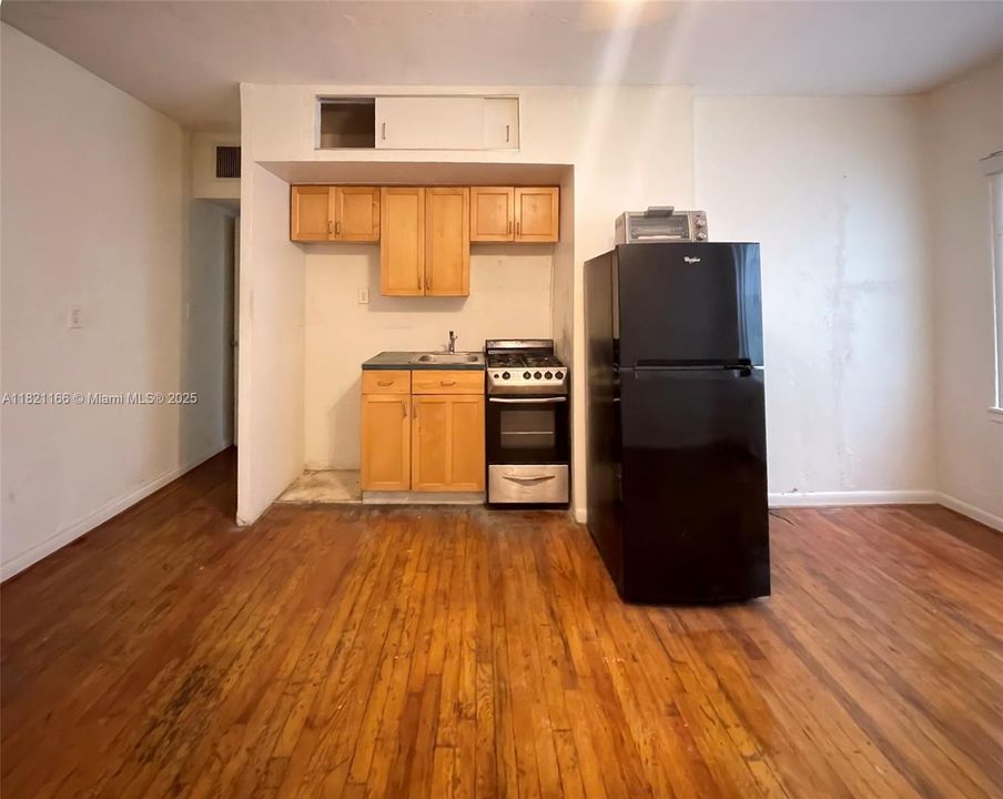 最近售出: $179,500 (1 贝兹, 1 浴室, 428 平方英尺)