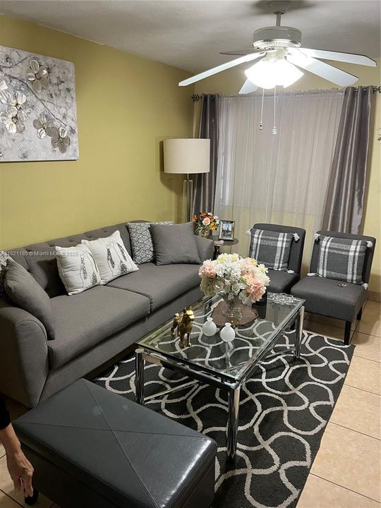 Activo con contrato: $569,000 (3 camas, 2 baños, 2066 Pies cuadrados)