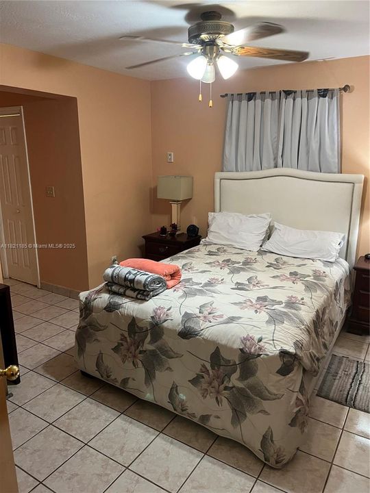 Activo con contrato: $569,000 (3 camas, 2 baños, 2066 Pies cuadrados)