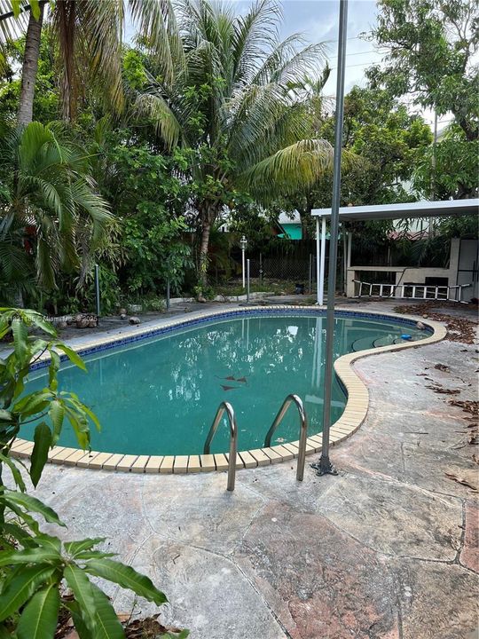 Activo con contrato: $569,000 (3 camas, 2 baños, 2066 Pies cuadrados)