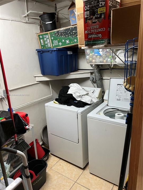 Activo con contrato: $569,000 (3 camas, 2 baños, 2066 Pies cuadrados)