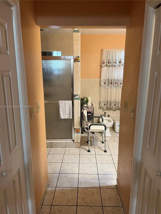 Activo con contrato: $569,000 (3 camas, 2 baños, 2066 Pies cuadrados)