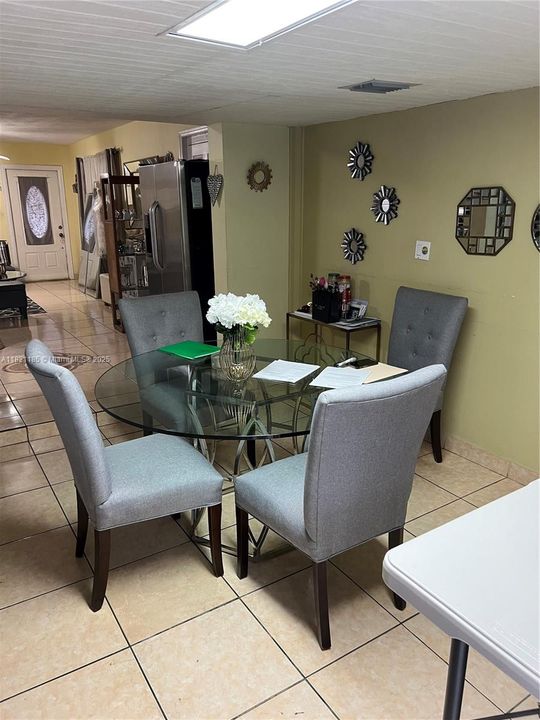 Activo con contrato: $569,000 (3 camas, 2 baños, 2066 Pies cuadrados)