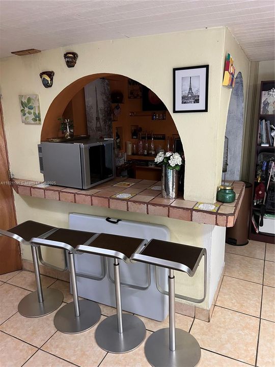 Activo con contrato: $569,000 (3 camas, 2 baños, 2066 Pies cuadrados)