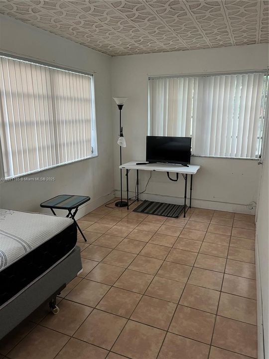 Activo con contrato: $569,000 (3 camas, 2 baños, 2066 Pies cuadrados)