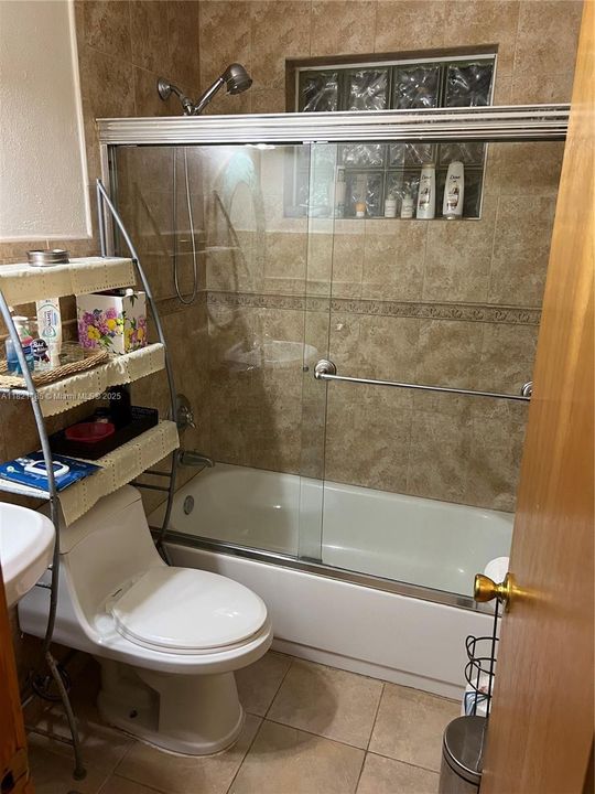 Activo con contrato: $569,000 (3 camas, 2 baños, 2066 Pies cuadrados)