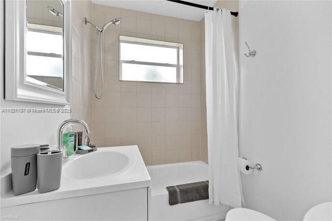 Recently Rented: $4,000 (4 beds, 2 baths, 1401 Square Feet)