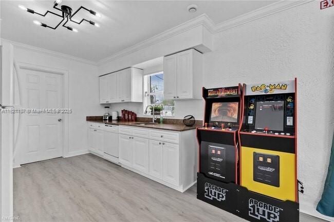 Recently Rented: $4,000 (4 beds, 2 baths, 1401 Square Feet)