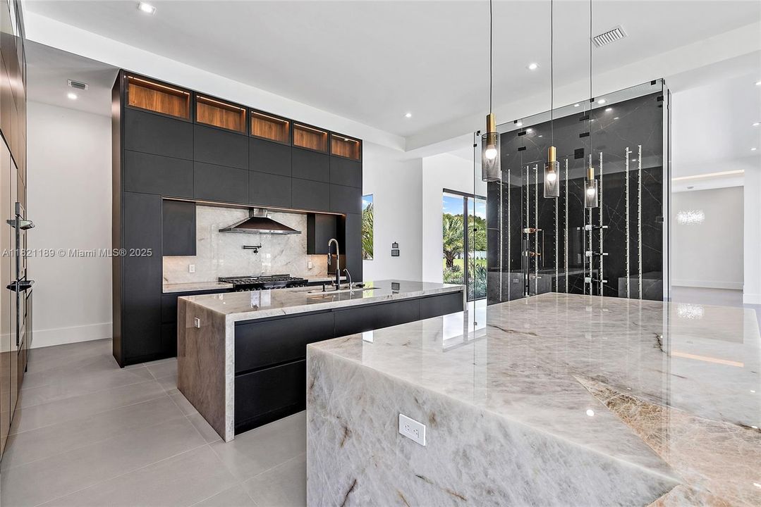 На продажу: $7,500,000 (4 спален, 4 ванн, 6378 Квадратных фут)