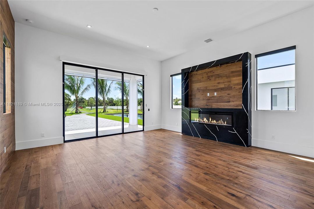 На продажу: $7,500,000 (4 спален, 4 ванн, 6378 Квадратных фут)