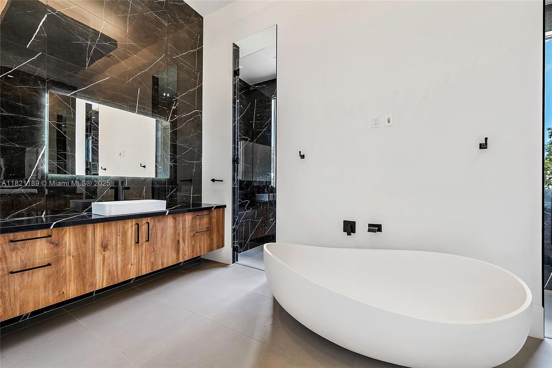 На продажу: $7,500,000 (4 спален, 4 ванн, 6378 Квадратных фут)