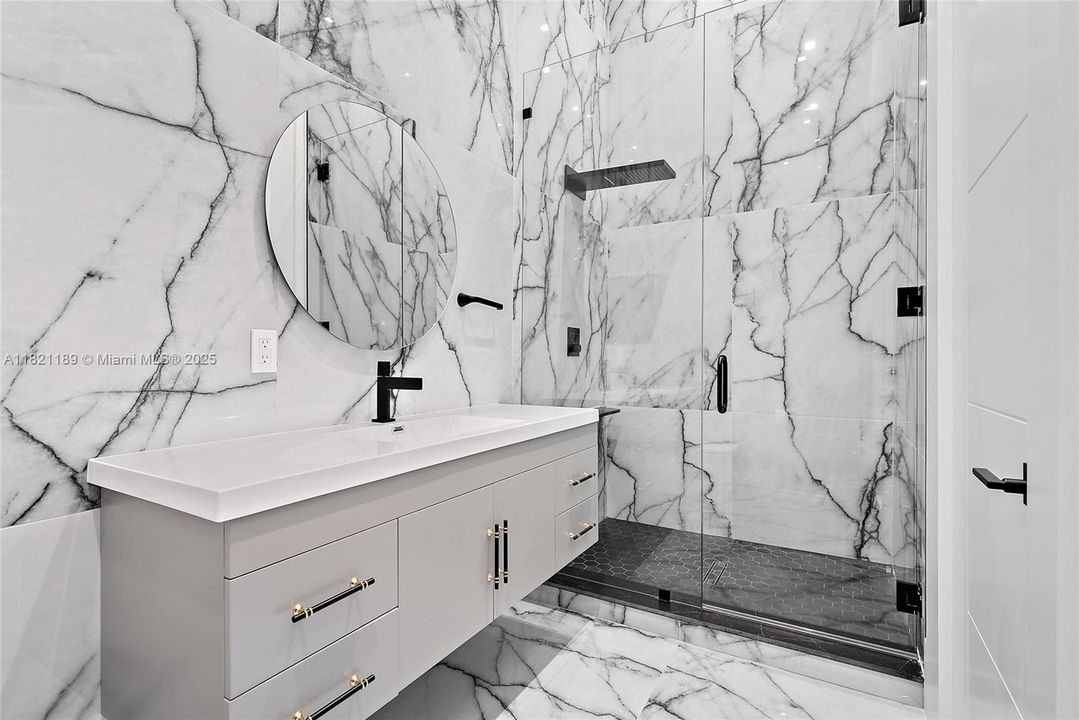 На продажу: $7,500,000 (4 спален, 4 ванн, 6378 Квадратных фут)