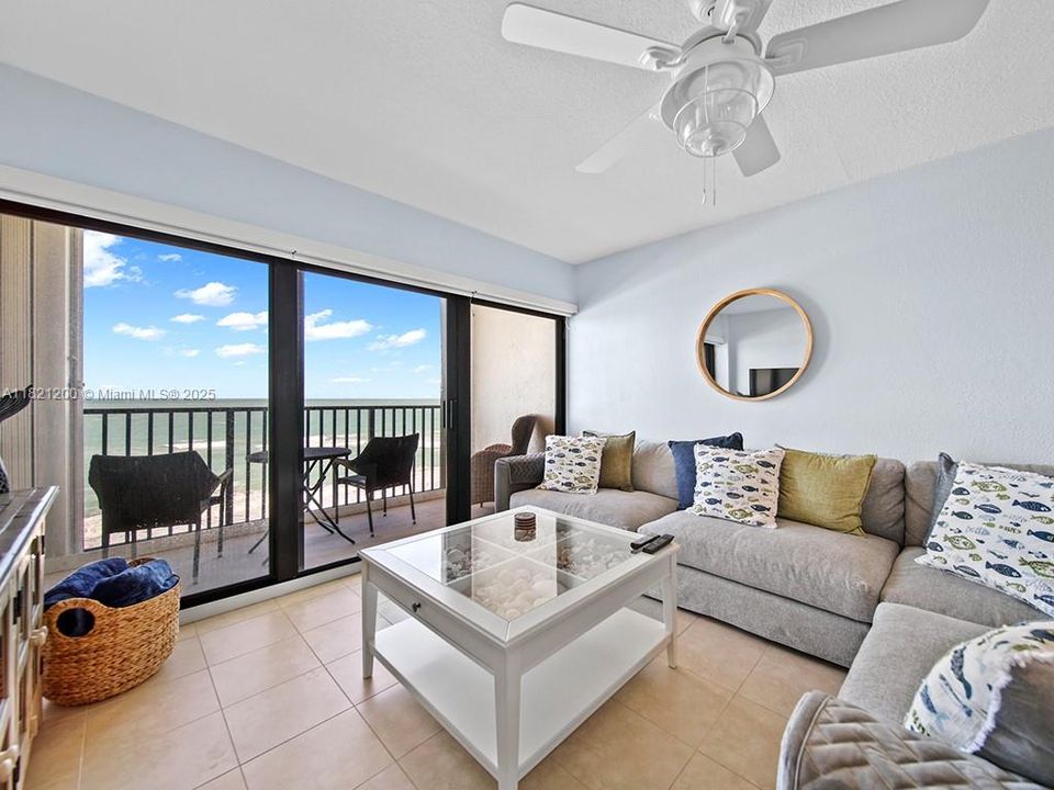 Recently Sold: $419,000 (2 beds, 2 baths, 1053 Square Feet)
