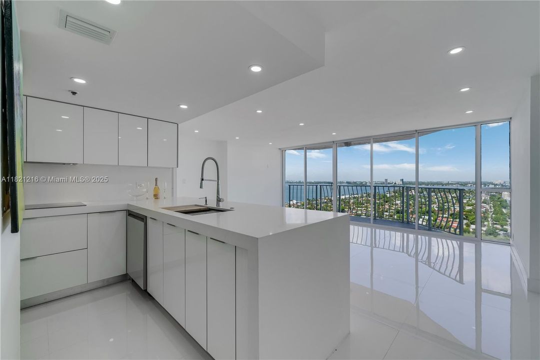 En Venta: $589,000 (2 camas, 2 baños, 1061 Pies cuadrados)