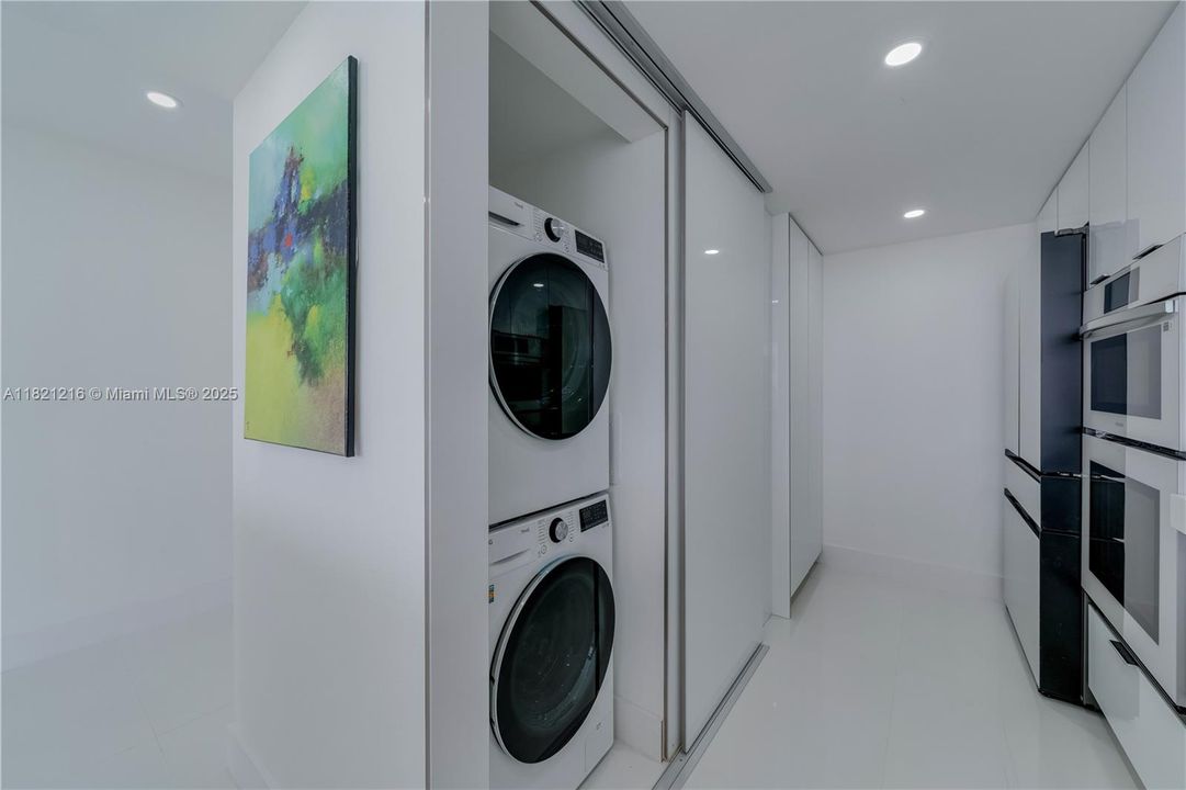 En Venta: $589,000 (2 camas, 2 baños, 1061 Pies cuadrados)