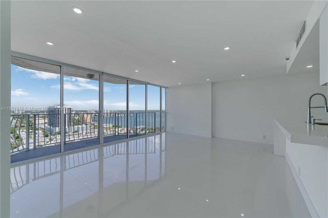 En Venta: $589,000 (2 camas, 2 baños, 1061 Pies cuadrados)